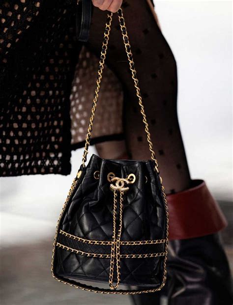 borsa chanel forma barchetta|moda Chanel borse.